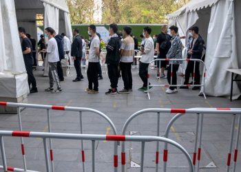 Fears of lockdown swell in Beijing amid new COVID outbreak