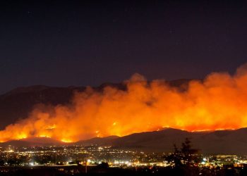 Wildfire smoke linked to increase in COVID-19 cases and deaths