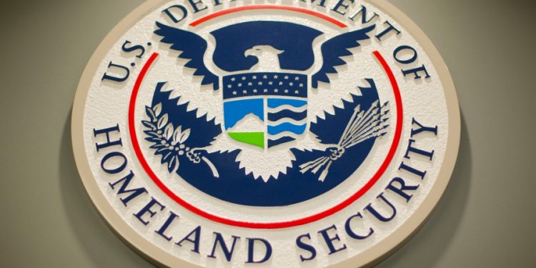 DHS extends vaccine requirements for entry at Mexico, Canada borders