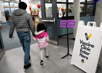 FDA sets tentative June dates for meeting on young kids’ vaccine