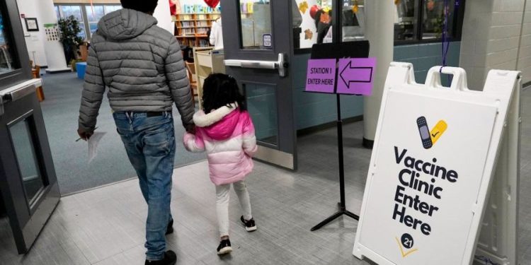 FDA sets tentative June dates for meeting on young kids’ vaccine