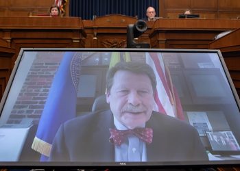 FDA chief admits slow response to formula shortage