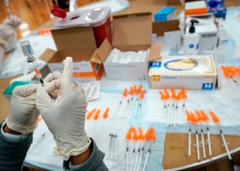 FDA: Omicron-specific boosters must target new strains