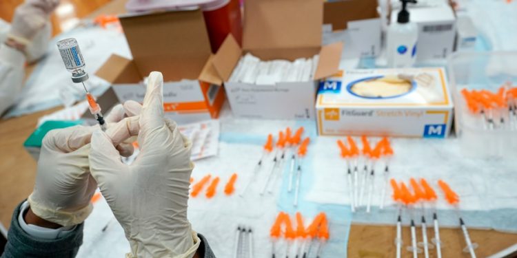 FDA: Omicron-specific boosters must target new strains