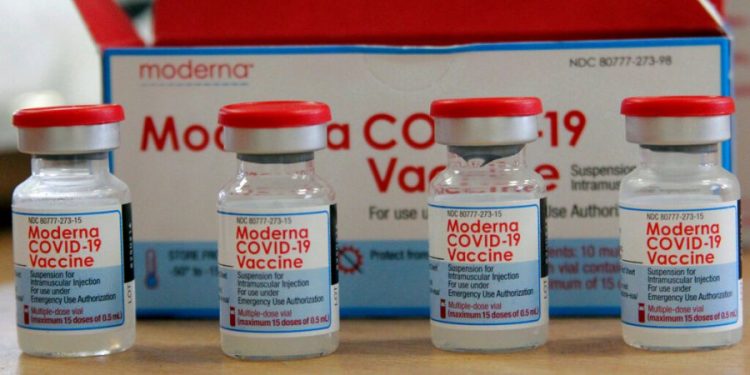 FDA advisers recommend authorization for Moderna’s COVID shot in kids 5 and under