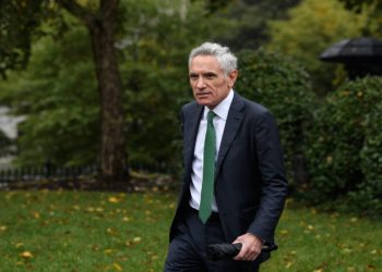 House panel condemns influence of Trump pandemic advisor