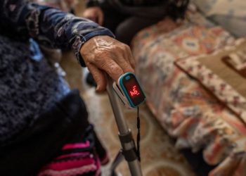 Inaccurate oxygen level readings delayed COVID-19 therapies for Black, Hispanic patients: study