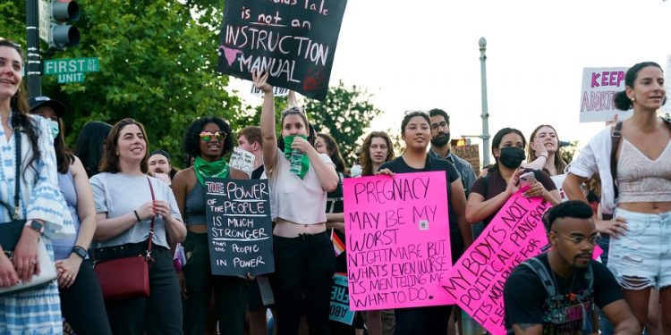 Ohio abortion clinics challenge state ban