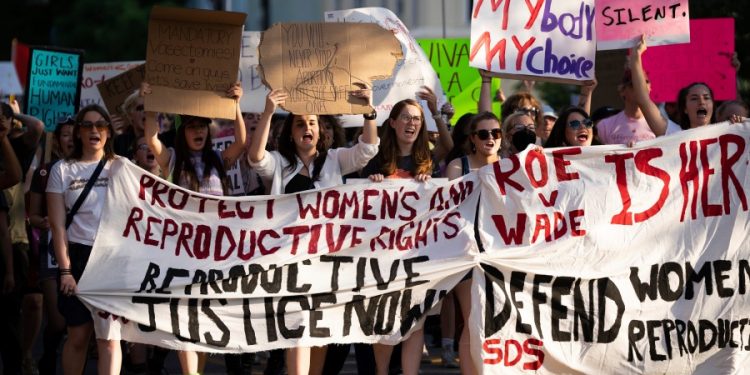 More women voicing disapproval of Supreme Court abortion ruling: poll