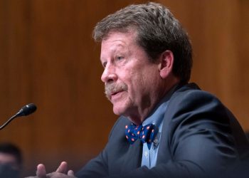 FDA seeks external review of food safety, tobacco offices