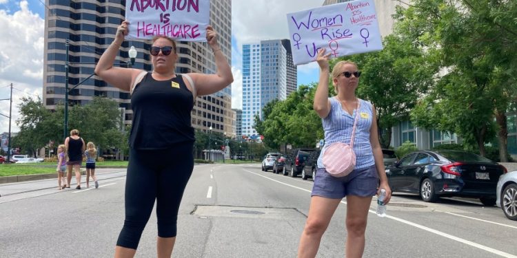 Judge allows abortions to resume in Louisiana