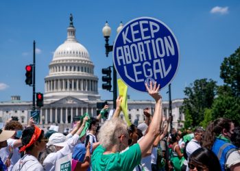 Bipartisan senators introduce bill to codify abortion rights