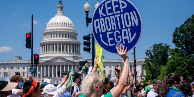 Bipartisan senators introduce bill to codify abortion rights