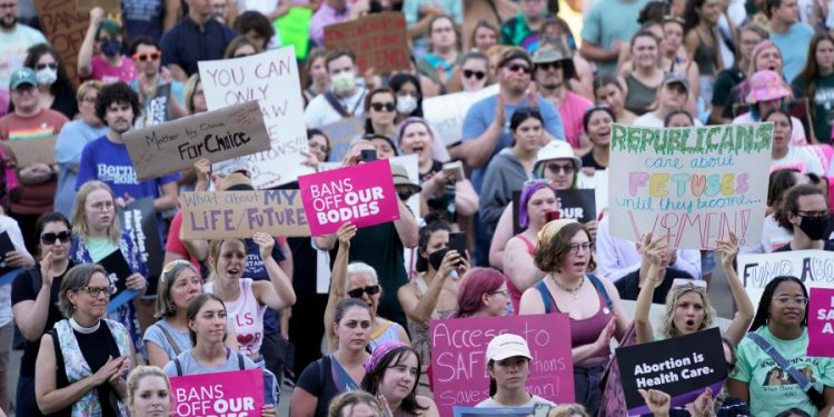 Michigan judge blocks enforcement of abortion ban
