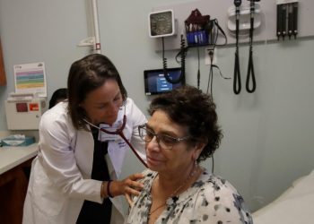 Uninsured more likely to face unfair treatment in medical setting: report