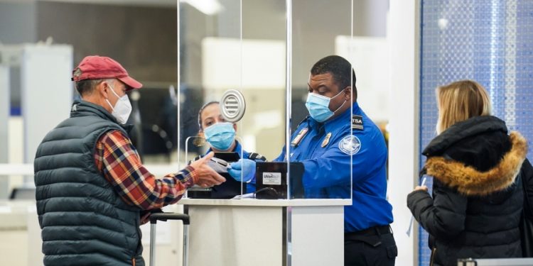 Supreme Court leaves TSA mask requirement ruling in place