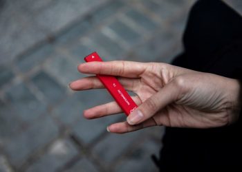 Government survey: adolescents favor disposable, flavored e-cigarettes