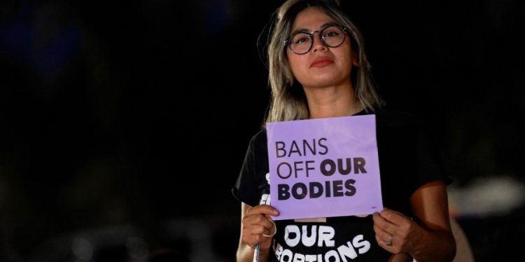 Abortion lawsuit in Arizona targets confusion over ‘clashing’ bans