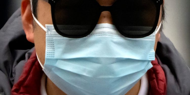 Shanghai district orders mass COVID-19 testing, lockdown