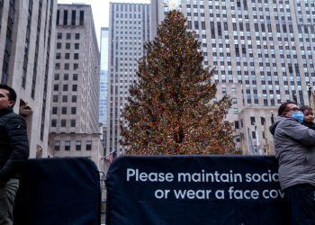 Ahead of holiday season, experts eye another COVID winter