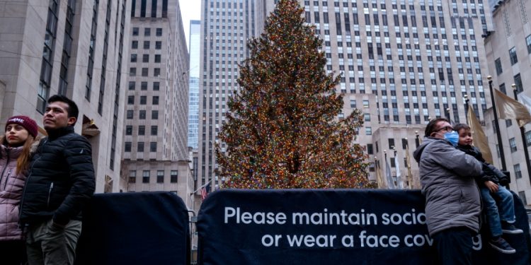 Ahead of holiday season, experts eye another COVID winter