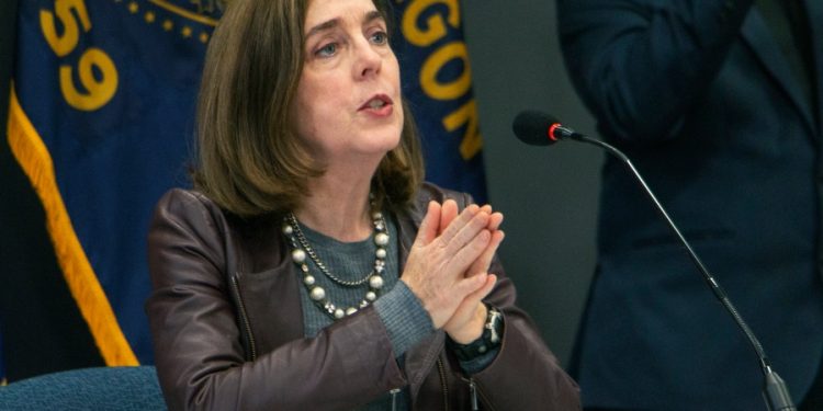 Oregon governor pardons simple marijuana possession convictions