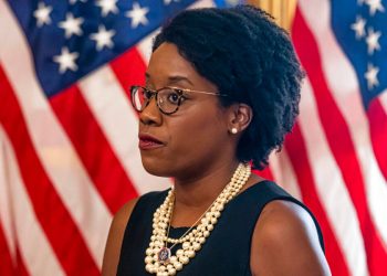 Lawmakers push to end maternal health crisis