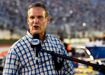 GOP governors, senators take aim at Pentagon COVID-19 vaccine mandate