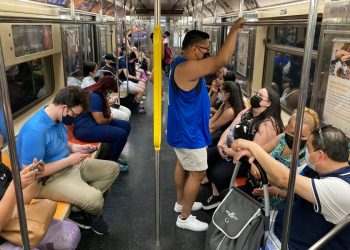 NYC recommends everyone wear masks indoors regardless of vaccination status