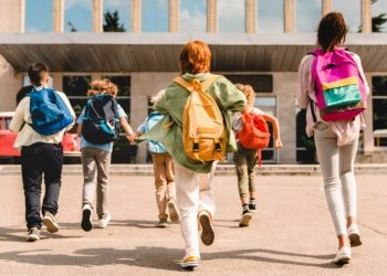 Most US children using potentially toxic makeup, face paints: study