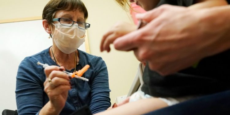 Experts urge domestic action against winter COVID surge