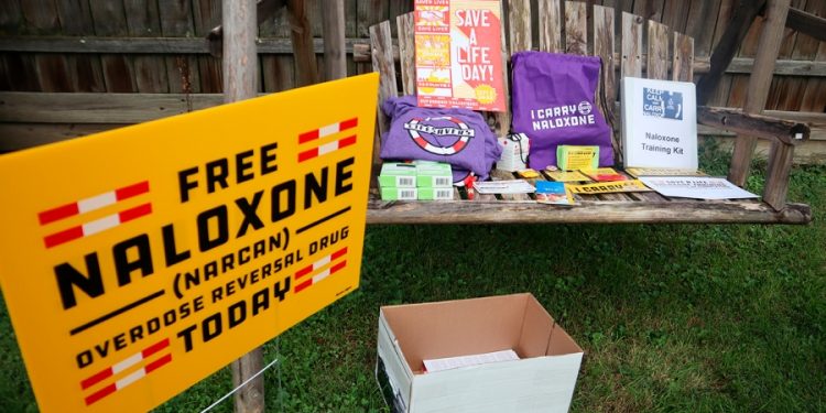 Push for over-the-counter naloxone may not help most vulnerable