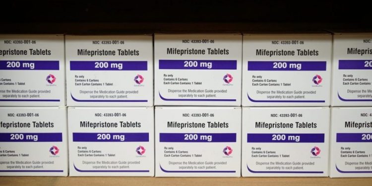 Senate Democrats press maker of abortion pill to add miscarriage management to label