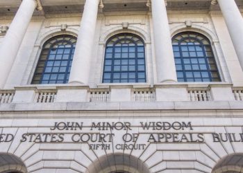 US appeals court walks back COVID-19 vaccine requirement for federal employees