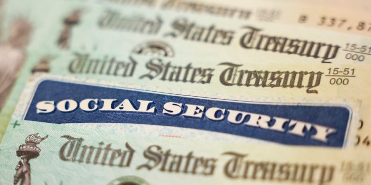 Almost 8 in 10 would oppose raising full Social Security retirement age: poll