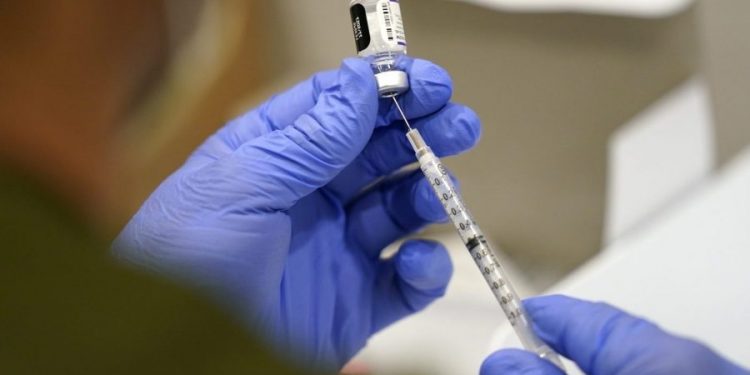 FDA: Single dose of bivalent COVID vaccine enough for most people