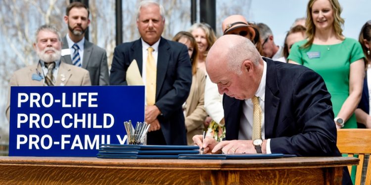 Court temporarily blocks new Montana abortion ban