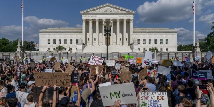 Poll: most don’t trust Supreme Court to decide reproductive health cases