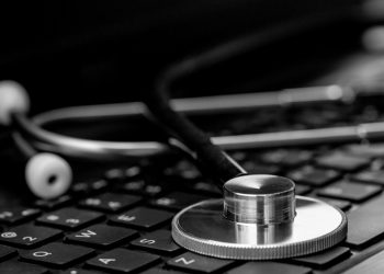 AI chatbot outperforms human doctors in responding to patient questions