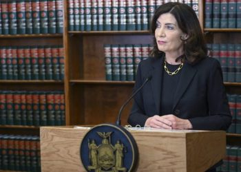 Hochul signs bill protecting doctors sending abortion pills over state lines from legal action