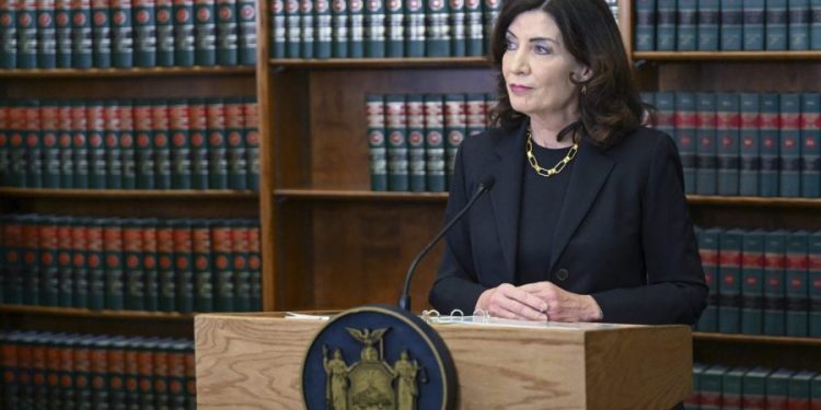 Hochul signs bill protecting doctors sending abortion pills over state lines from legal action