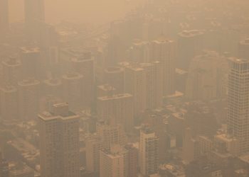 Should you run your air conditioner when it’s smoky outside?