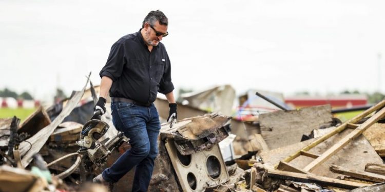 Heat wave triggers big storms in US Southeast, raises wildfire concerns in Southwest