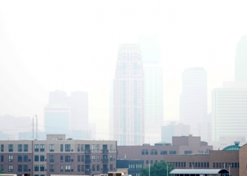 Wildfire smoke makes weekend comeback as Canadian fires rage 