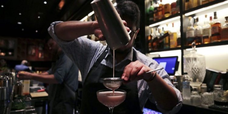 More Americans say moderate drinking is unhealthy: Gallup