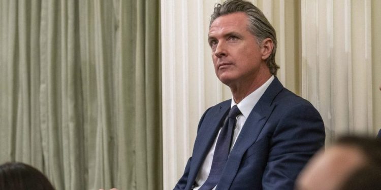 Newsom signs bill raising minimum wage for California health care workers to $25