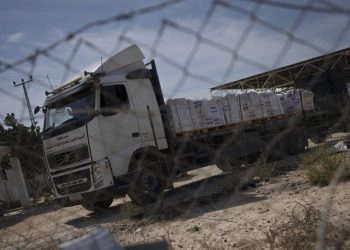 Humanitarian aid begins crossing into Gaza Strip