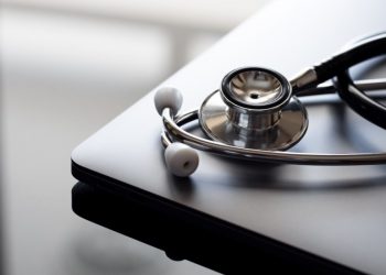 1 in 4 US medical students consider quitting, most don’t plan to treat patients: report