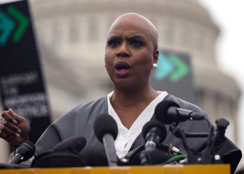 Pressley, Booker Reintroduce MOMMIES Act to address maternal health disparities