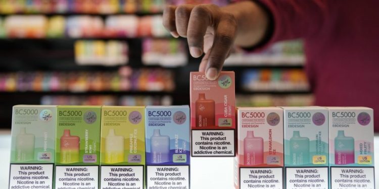 Tobacco use in middle schoolers rose this year, but fewer high school students vaped